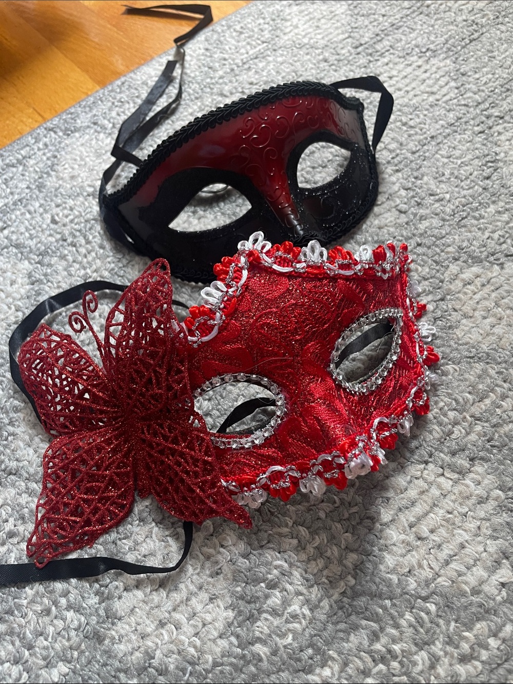 Masquerade Masks Set - Picture 9 of 10